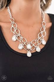 Paparazzi  Accessories - Show Stopping Shimmer - White Necklace