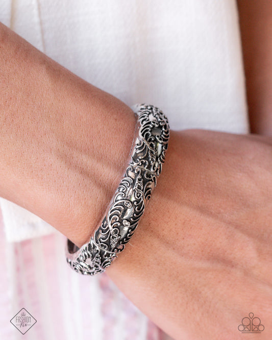 Paparazzi Accessories - Enchanting Entrant - Silver Bracelet