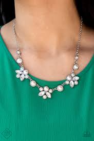 Paparazzi  Accessories - Royally Ever After - White Necklace