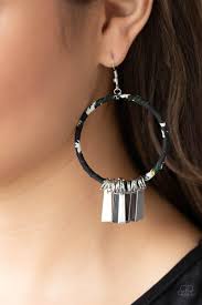 Paparazzi Accessories - Garden Chimes - Black Earrings