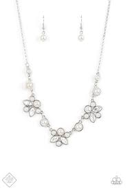 Paparazzi  Accessories - Royally Ever After - White Necklace